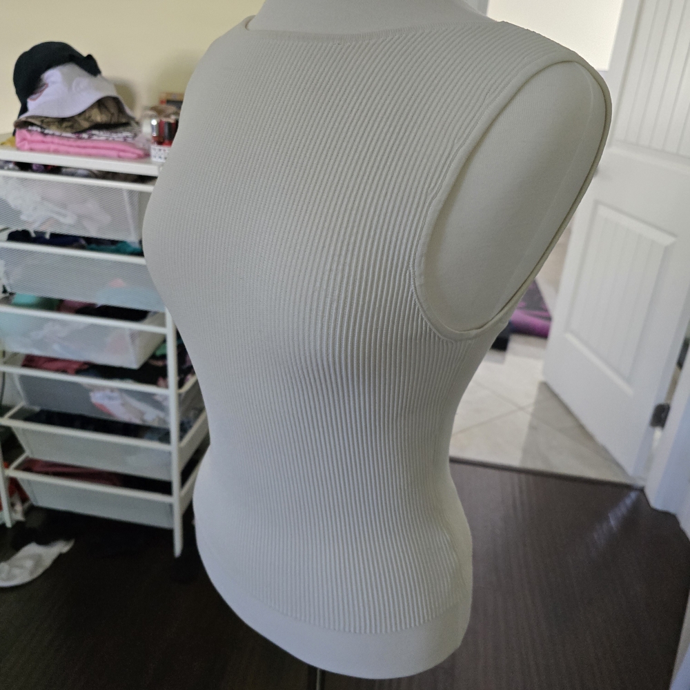 Aritzia Babaton Sculpt Knit Cream Top